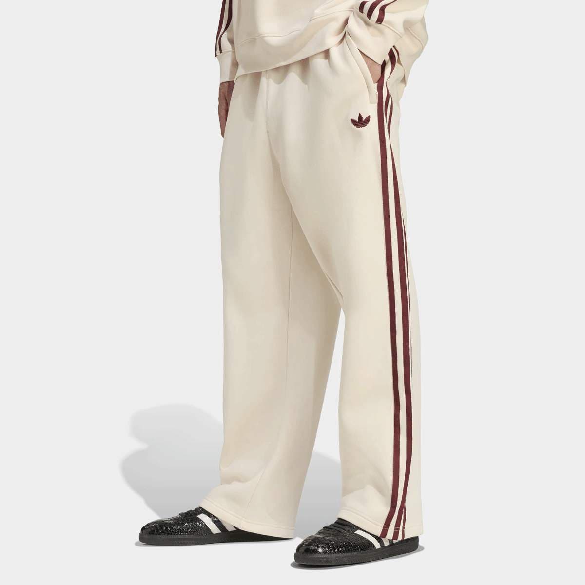 Graphic Fleece Pant Open Hem