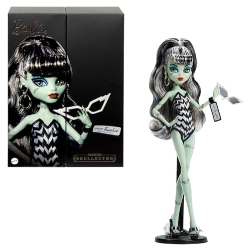 Monster High x Barbie Frankie Stein-Puppe mit von der ursprünglichen Barbie-inspiriertem Badeanzug und schwarzem „Solo in The Spotlight“-Abendkleid, Zubehör, JHK28